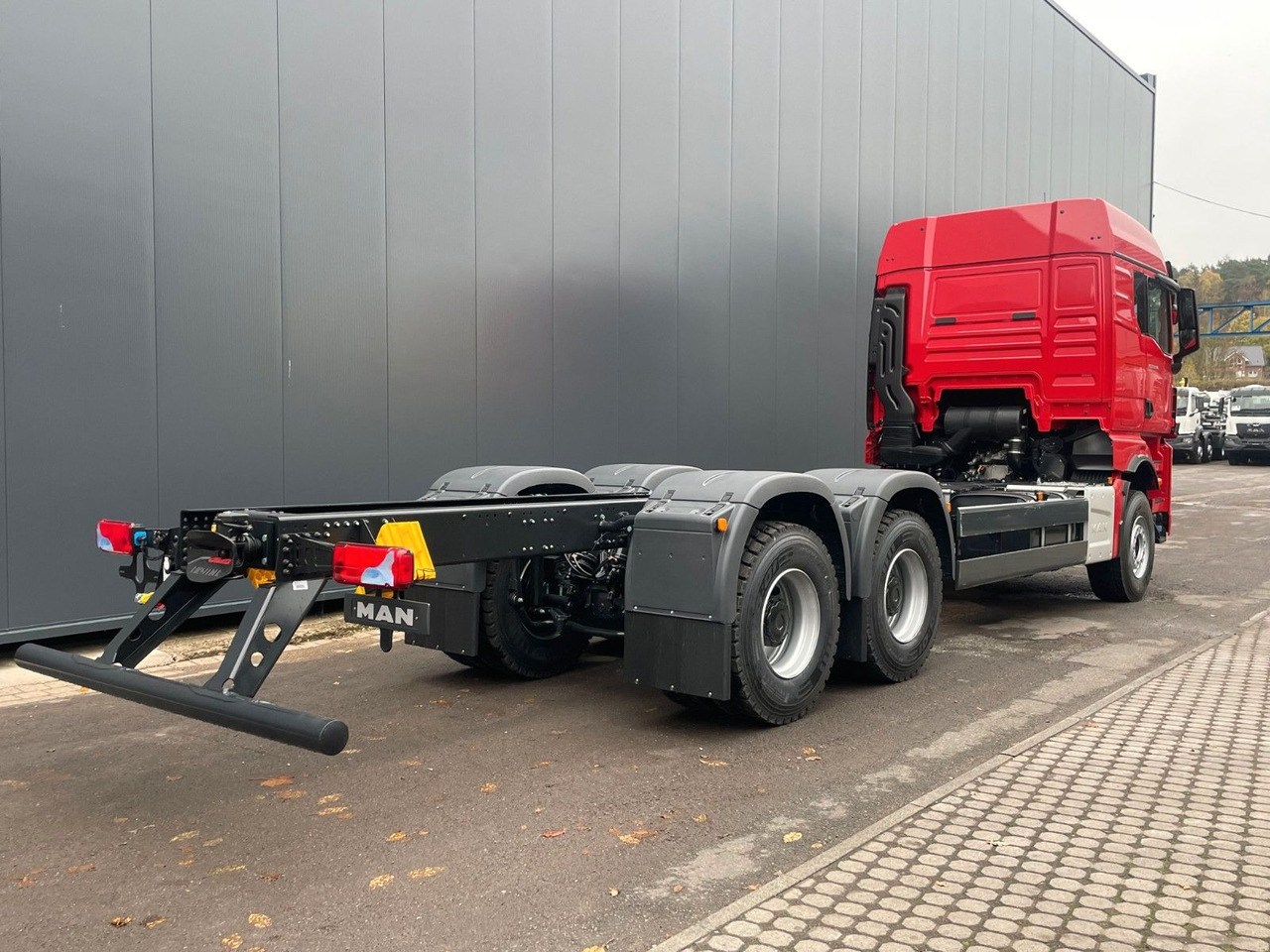 MAN TGX 33.510 6X4 BL - Kamion sa golom šasijom i zatvorenom kabinom: slika 3 MAN TGX 33.510 6X4 BL - Kamion sa golom šasijom i zatvorenom kabinom: slika 3