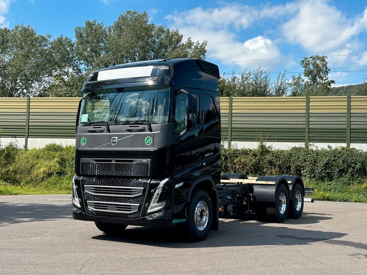 Volvo FH 540 6x4 - Kamion sa golom šasijom i zatvorenom kabinom: slika 1 Volvo FH 540 6x4 - Kamion sa golom šasijom i zatvorenom kabinom: slika 1