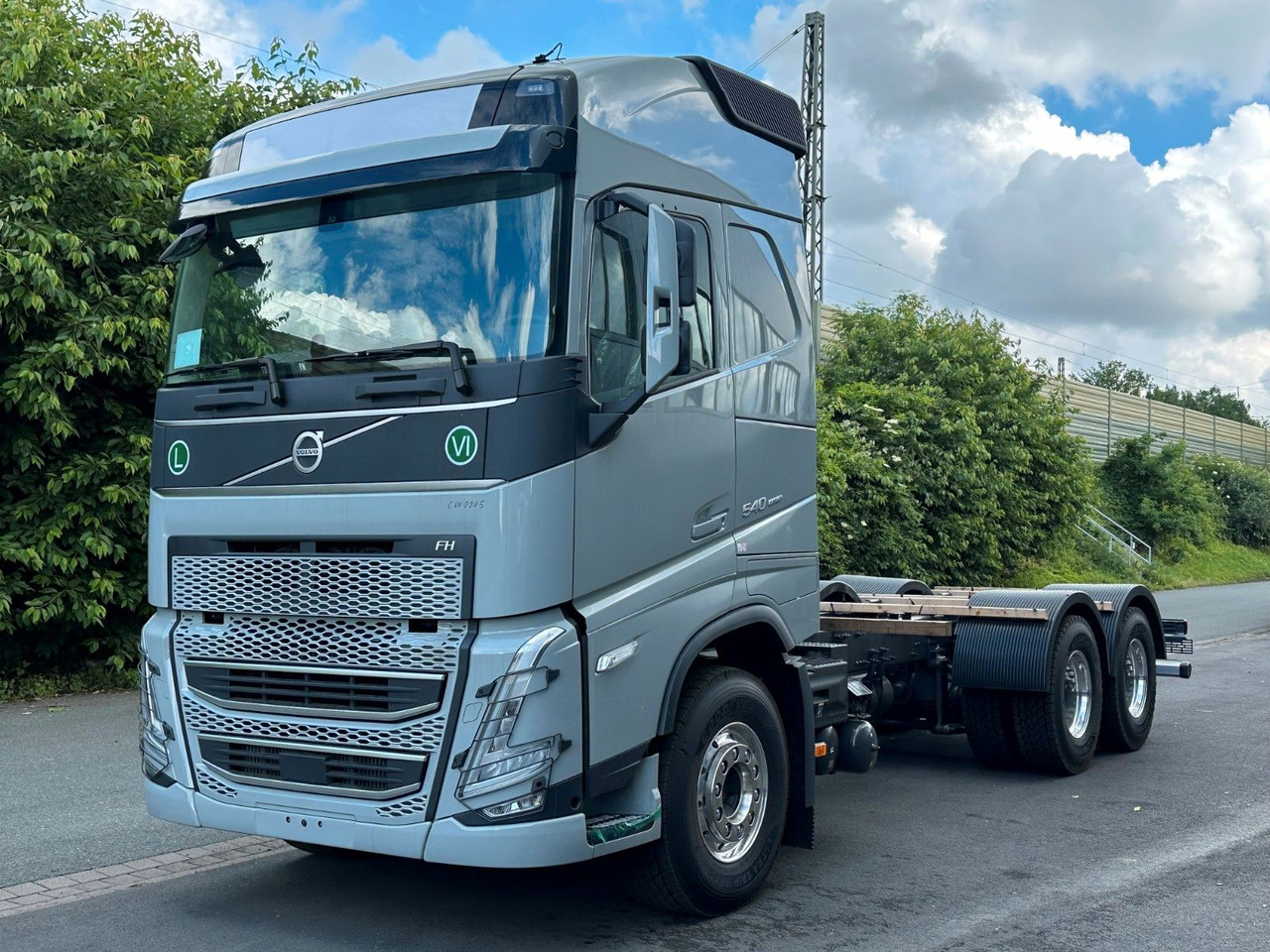 Volvo FH 540 6x4 - Kamion sa golom šasijom i zatvorenom kabinom: slika 1 Volvo FH 540 6x4 - Kamion sa golom šasijom i zatvorenom kabinom: slika 1
