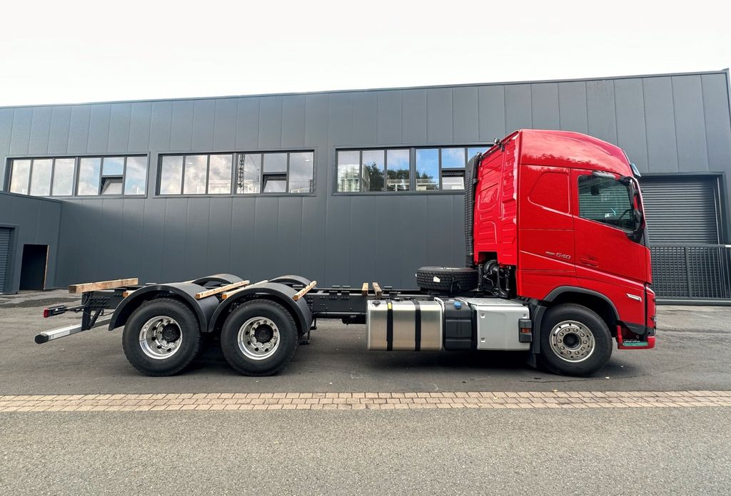 Volvo FH 540 6x4 - Kamion sa golom šasijom i zatvorenom kabinom: slika 4 Volvo FH 540 6x4 - Kamion sa golom šasijom i zatvorenom kabinom: slika 4