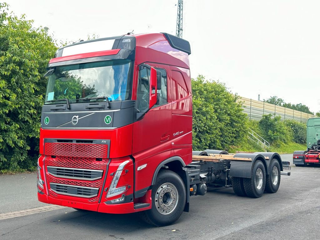 Volvo FH 540 6x4 - Kamion sa golom šasijom i zatvorenom kabinom: slika 1 Volvo FH 540 6x4 - Kamion sa golom šasijom i zatvorenom kabinom: slika 1