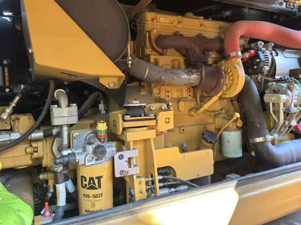 Beautiful High Quality Second-Hand CAT M315D2 Wheel Excavator Used Digger Machinery Engine After-sales Warranty Service - Bager točkaš: slika 4 Beautiful High Quality Second-Hand CAT M315D2 Wheel Excavator Used Digger Machinery Engine After-sales Warranty Service - Bager točkaš: slika 4