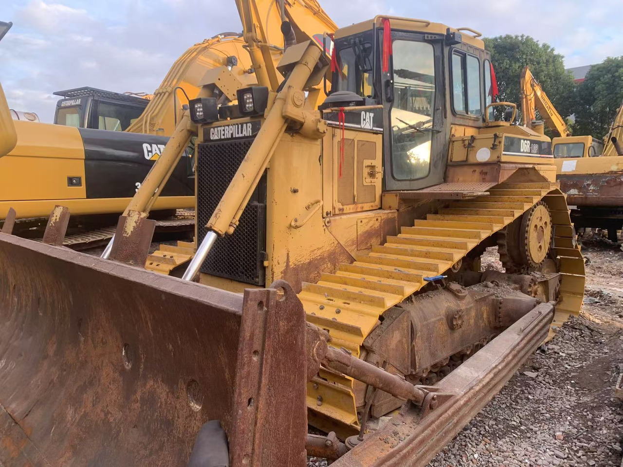 CATERPILLAR D6R - Buldožer: slika 2 CATERPILLAR D6R - Buldožer: slika 2