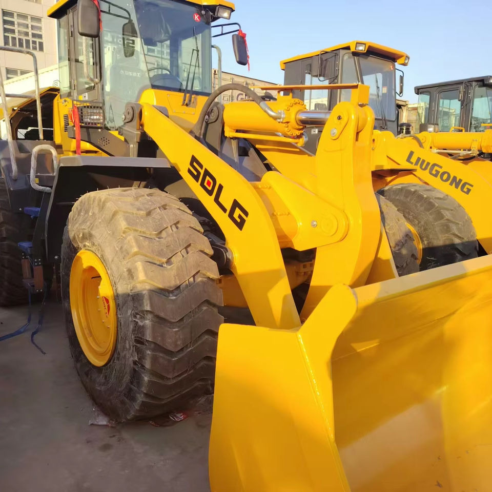 China SDLG 5ton Wheel Loader LG958F Front End Loader , diesel Engine Payloader 4*4 Truck Loader LG958F LW600 CLG856 - Utovarivač točkaš: slika 1 China SDLG 5ton Wheel Loader LG958F Front End Loader , diesel Engine Payloader 4*4 Truck Loader LG958F LW600 CLG856 - Utovarivač točkaš: slika 1