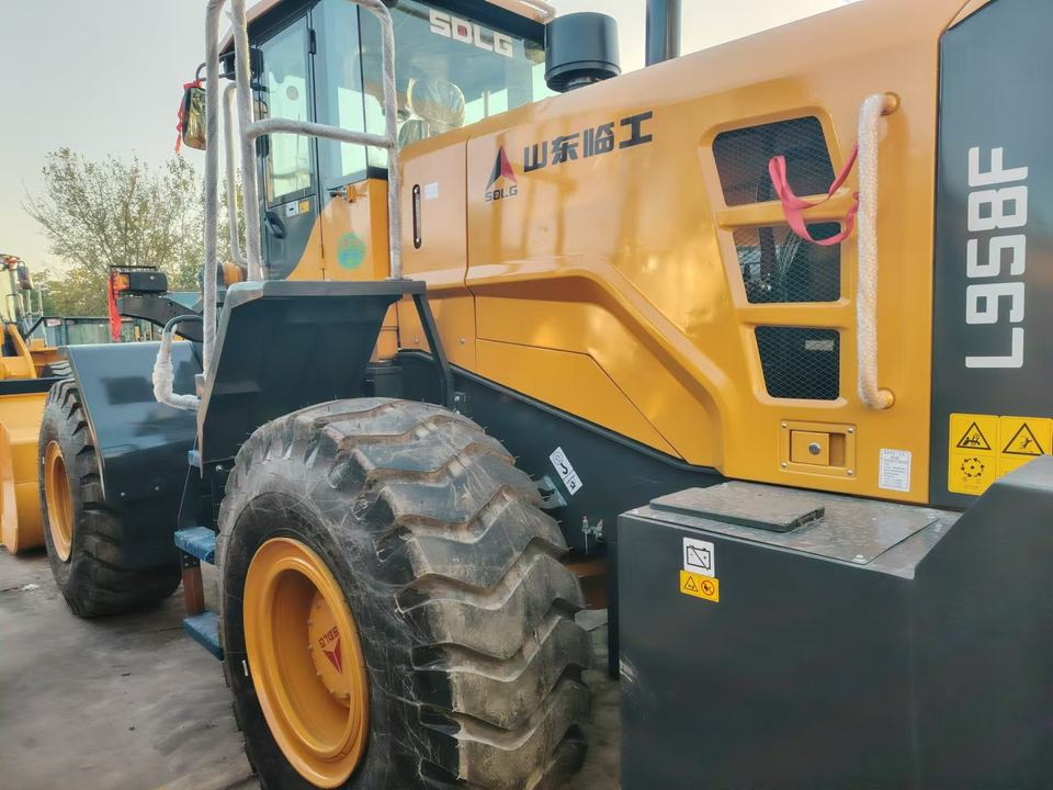 China SDLG 5ton Wheel Loader LG958F Front End Loader , diesel Engine Payloader 4*4 Truck Loader LG958F LW600 CLG856 - Utovarivač točkaš: slika 3 China SDLG 5ton Wheel Loader LG958F Front End Loader , diesel Engine Payloader 4*4 Truck Loader LG958F LW600 CLG856 - Utovarivač točkaš: slika 3