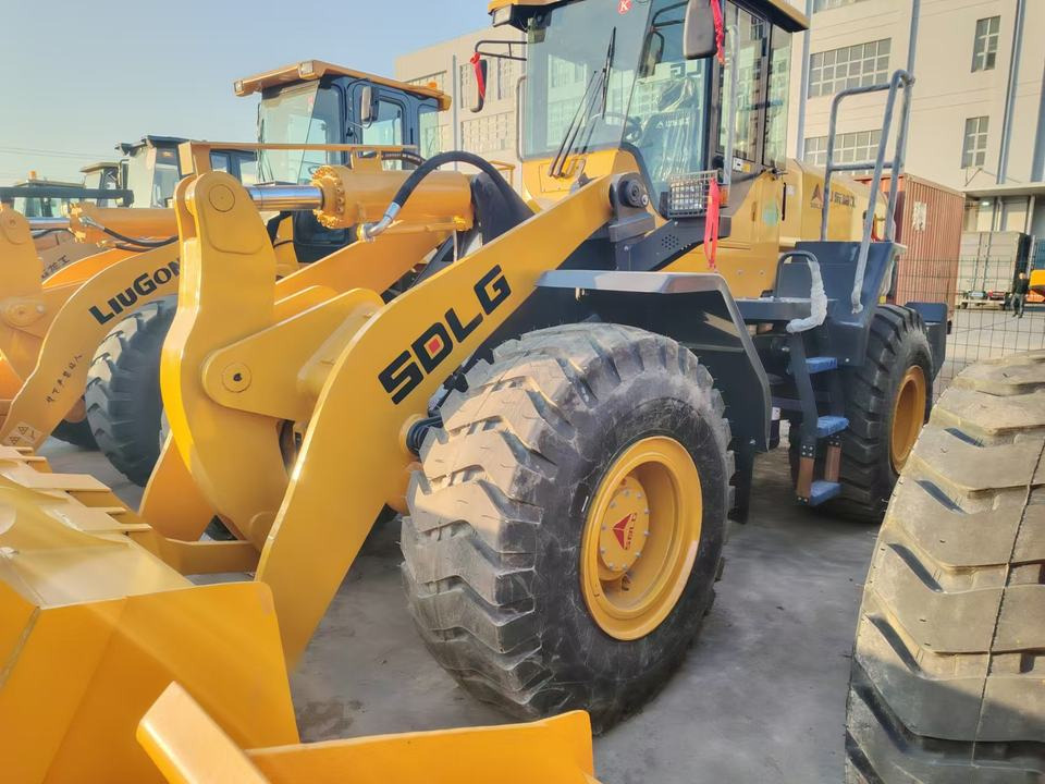 China SDLG 5ton Wheel Loader LG958F Front End Loader , diesel Engine Payloader 4*4 Truck Loader LG958F LW600 CLG856 - Utovarivač točkaš: slika 2 China SDLG 5ton Wheel Loader LG958F Front End Loader , diesel Engine Payloader 4*4 Truck Loader LG958F LW600 CLG856 - Utovarivač točkaš: slika 2