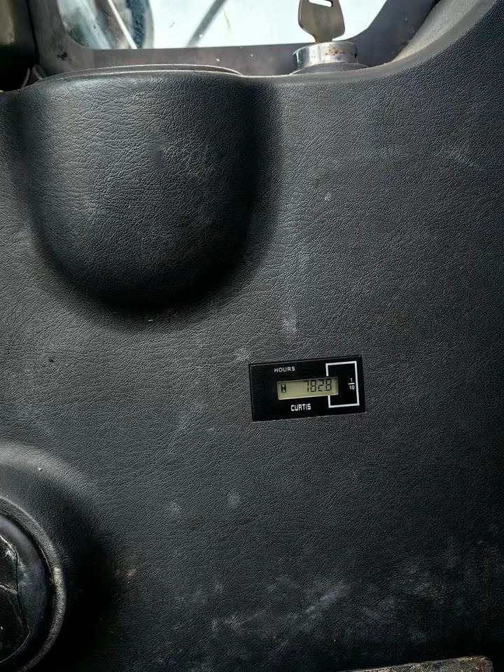 HYUNDAI 220-9 S - Bager guseničar: slika 2 HYUNDAI 220-9 S - Bager guseničar: slika 2