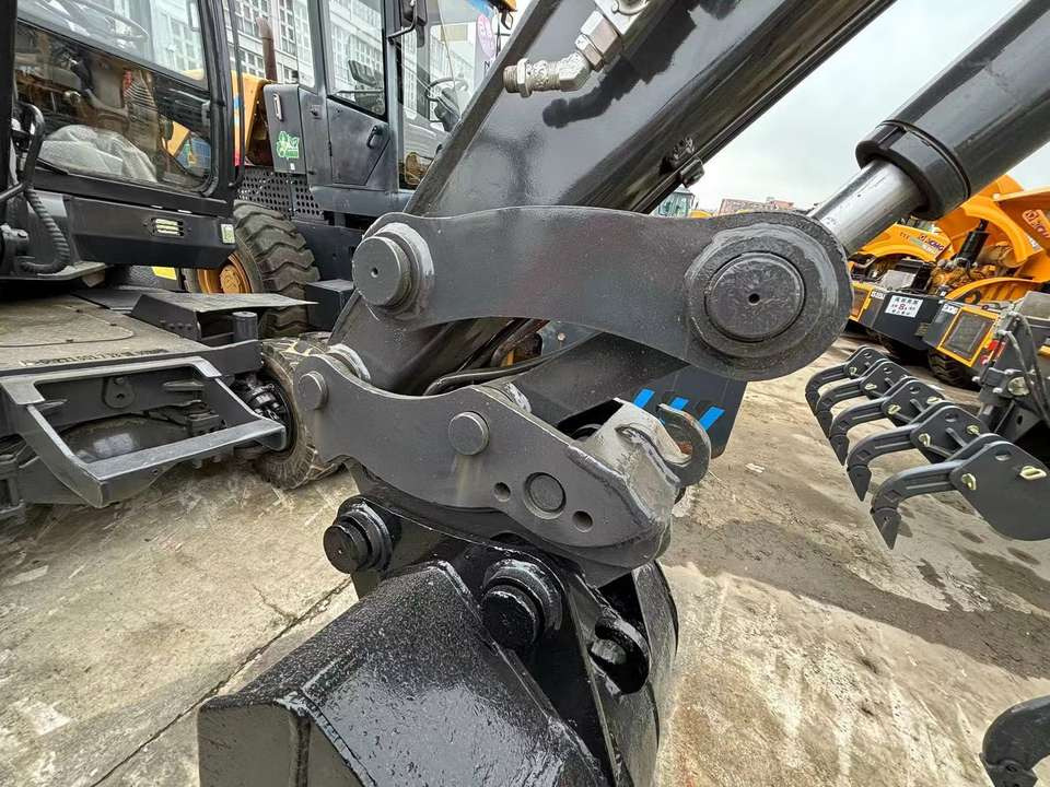Hot Sale Used Doosan Dx75 Small 7.5t Wheel Excavator South Korea DX75 Mini Excavator for Sale Good Condition - Bager guseničar: slika 5 Hot Sale Used Doosan Dx75 Small 7.5t Wheel Excavator South Korea DX75 Mini Excavator for Sale Good Condition - Bager guseničar: slika 5