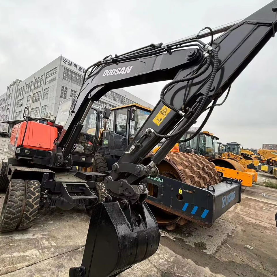 Hot Sale Used Doosan Dx75 Small 7.5t Wheel Excavator South Korea DX75 Mini Excavator for Sale Good Condition - Bager guseničar: slika 1 Hot Sale Used Doosan Dx75 Small 7.5t Wheel Excavator South Korea DX75 Mini Excavator for Sale Good Condition - Bager guseničar: slika 1