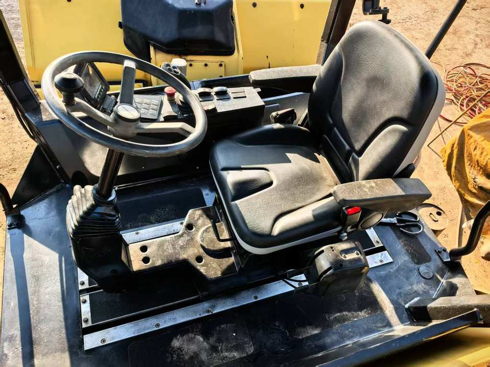 Hot Sale Used Dynapac CC6200 Road Roller Good Condition Double Steel Wheel Original Sweden Construction Machine Cheap Loader - Valjak za puteve: slika 3 Hot Sale Used Dynapac CC6200 Road Roller Good Condition Double Steel Wheel Original Sweden Construction Machine Cheap Loader - Valjak za puteve: slika 3