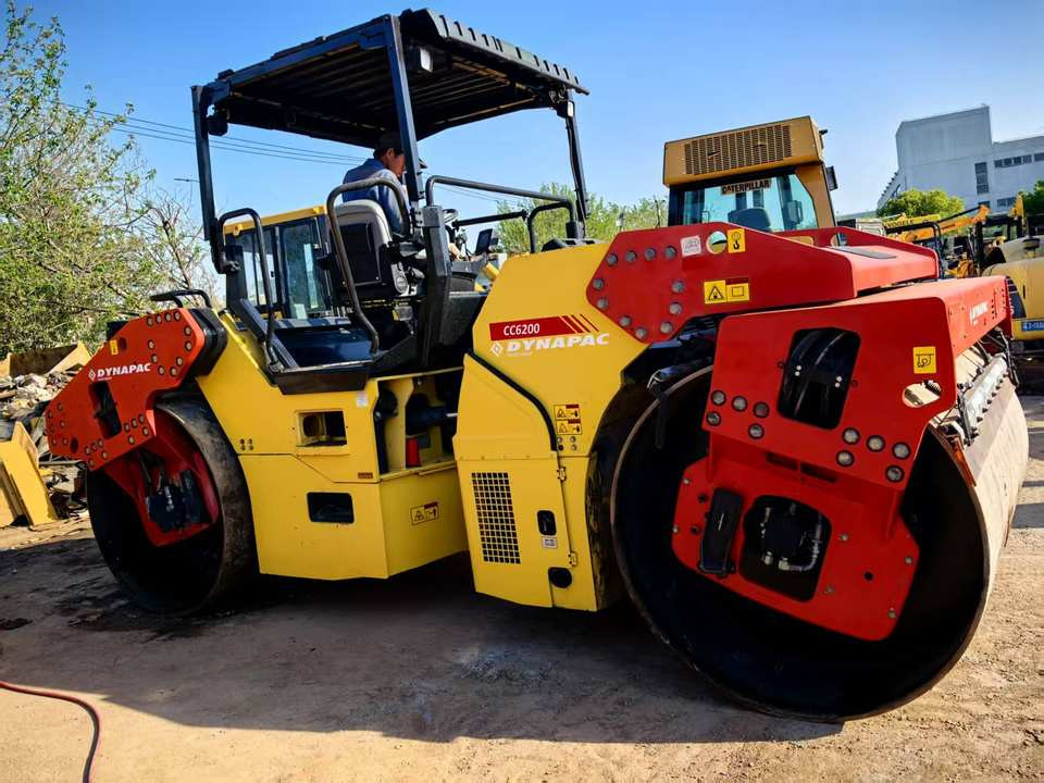 Hot Sale Used Dynapac CC6200 Road Roller Good Condition Double Steel Wheel Original Sweden Construction Machine Cheap Loader - Valjak za puteve: slika 2 Hot Sale Used Dynapac CC6200 Road Roller Good Condition Double Steel Wheel Original Sweden Construction Machine Cheap Loader - Valjak za puteve: slika 2