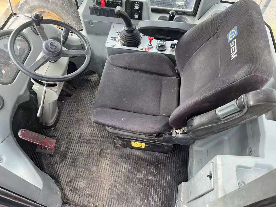 USED SEM 5 TON Mini Loader 656D/656F Front Loader Wheel Backhoe with 655D Engine Bucket Attachments Highly Rated Sale - Utovarivač točkaš: slika 4 USED SEM 5 TON Mini Loader 656D/656F Front Loader Wheel Backhoe with 655D Engine Bucket Attachments Highly Rated Sale - Utovarivač točkaš: slika 4