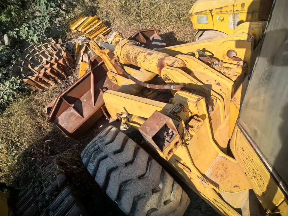 Used Front Wheel Loader CAT 966F With Good Price From Wheel Loaders Caterpillar Machinery Cat 966F Loaders - Utovarivač točkaš: slika 3 Used Front Wheel Loader CAT 966F With Good Price From Wheel Loaders Caterpillar Machinery Cat 966F Loaders - Utovarivač točkaš: slika 3