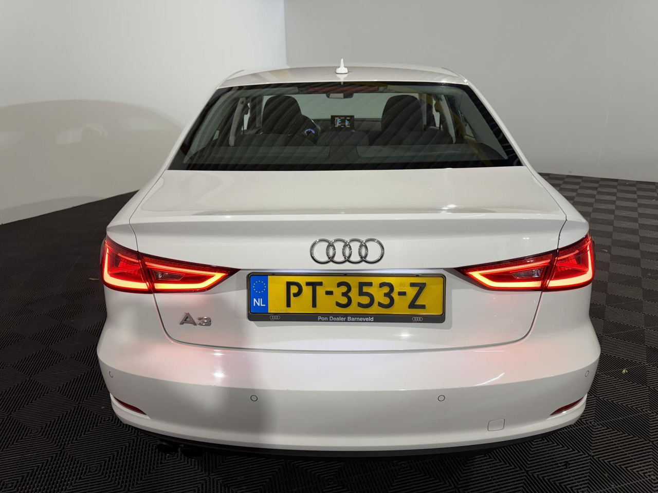 Audi | A3 Limousine | 1.4 TFSI Attraction Pro Line Plus Automaat | 2016 | 256.538 km | PT353Z | Geen oordeel - Limuzina: slika 5 Audi | A3 Limousine | 1.4 TFSI Attraction Pro Line Plus Automaat | 2016 | 256.538 km | PT353Z | Geen oordeel - Limuzina: slika 5