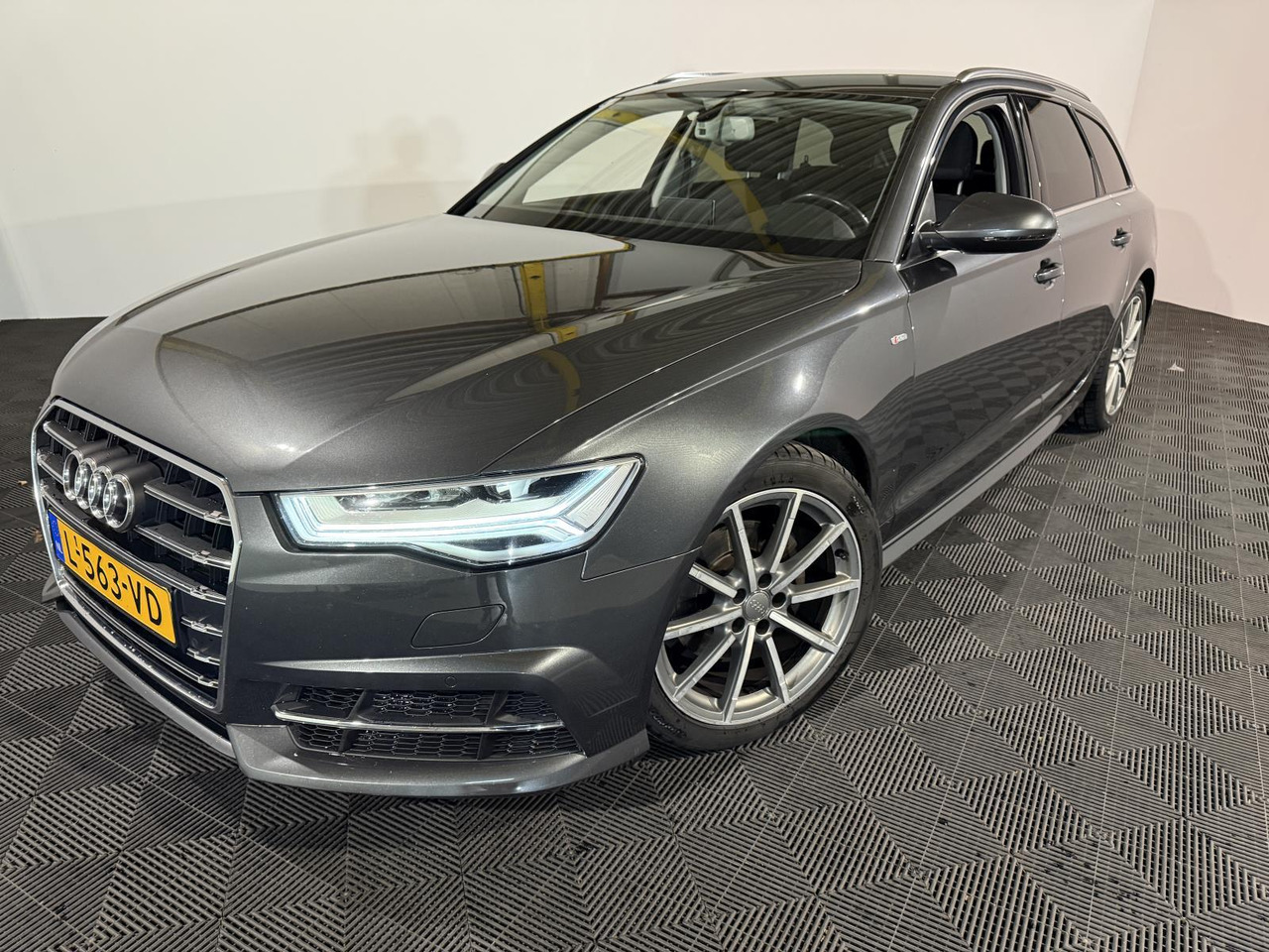 Audi | A6 Avant | 1.8 TFSI ultra Premium Edition | 2016 | 240.412 km | Automaat | L563VD | Geen oordeel - Automobil: slika 1 Audi | A6 Avant | 1.8 TFSI ultra Premium Edition | 2016 | 240.412 km | Automaat | L563VD | Geen oordeel - Automobil: slika 1