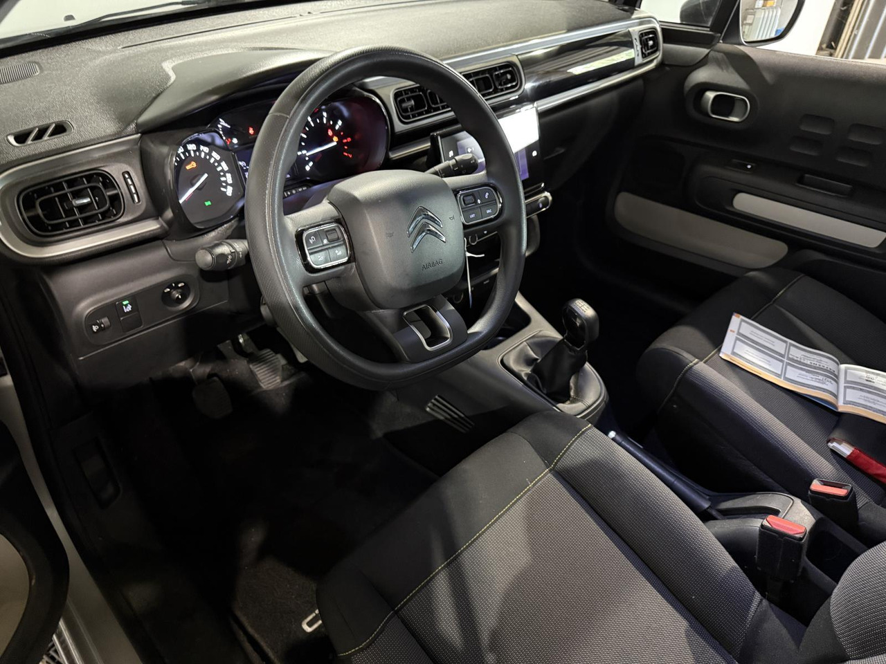 Citroen | C3 | 1.2 PureTech Feel 105g | 2016 | 175.577 km | KX240S | Logisch - Hečbek: slika 5 Citroen | C3 | 1.2 PureTech Feel 105g | 2016 | 175.577 km | KX240S | Logisch - Hečbek: slika 5