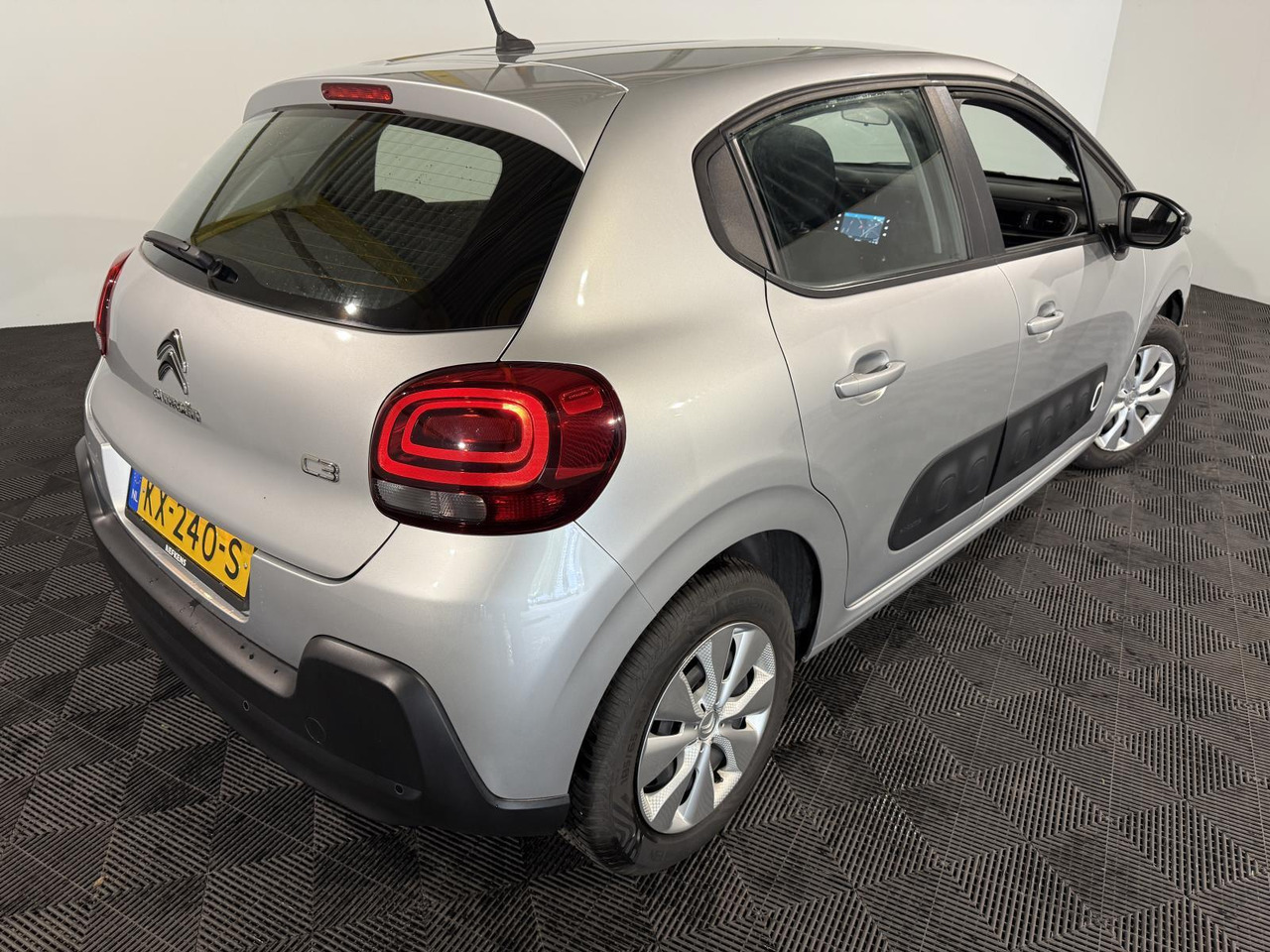 Citroen | C3 | 1.2 PureTech Feel 105g | 2016 | 175.577 km | KX240S | Logisch - Hečbek: slika 3 Citroen | C3 | 1.2 PureTech Feel 105g | 2016 | 175.577 km | KX240S | Logisch - Hečbek: slika 3