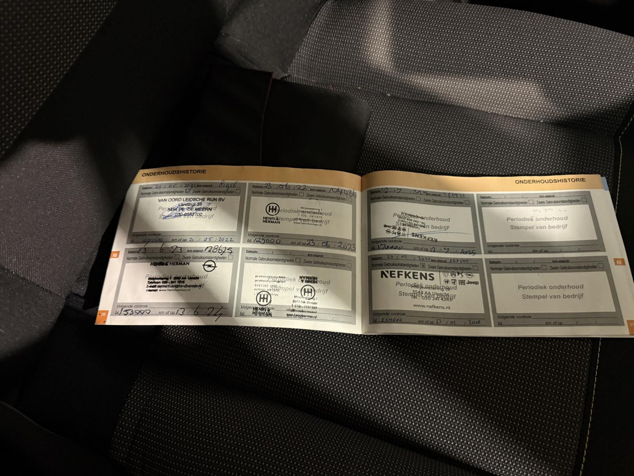 Citroen | C3 | 1.2 PureTech Feel 105g | 2016 | 175.577 km | KX240S | Logisch - Hečbek: slika 4 Citroen | C3 | 1.2 PureTech Feel 105g | 2016 | 175.577 km | KX240S | Logisch - Hečbek: slika 4