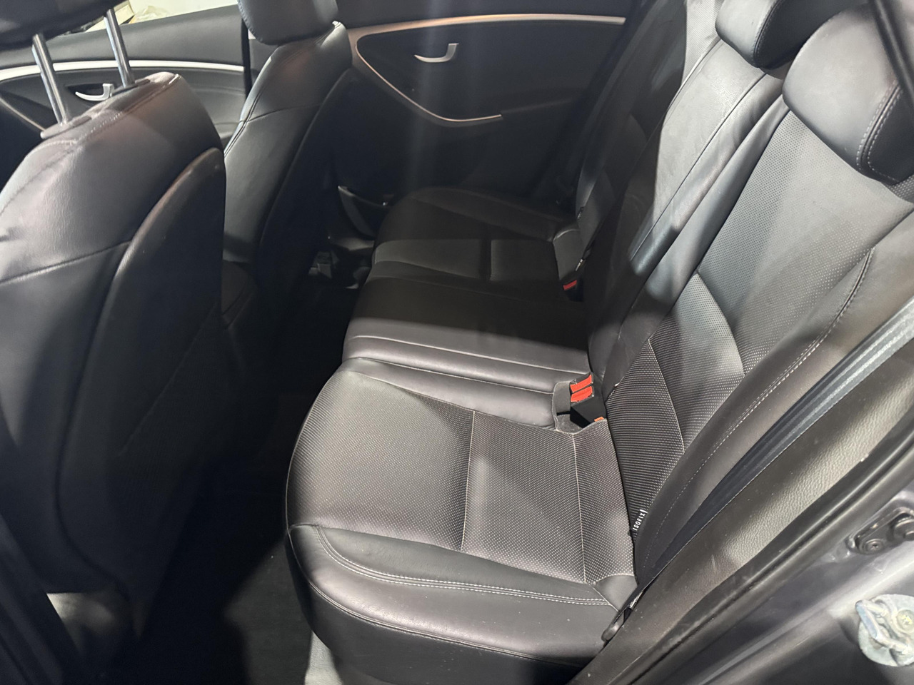 Hečbek Hyundai | i30 | 1.6 GDI i-Catcher | 2012 | 287.418 km | 40XFT1 | Logisch: slika 15