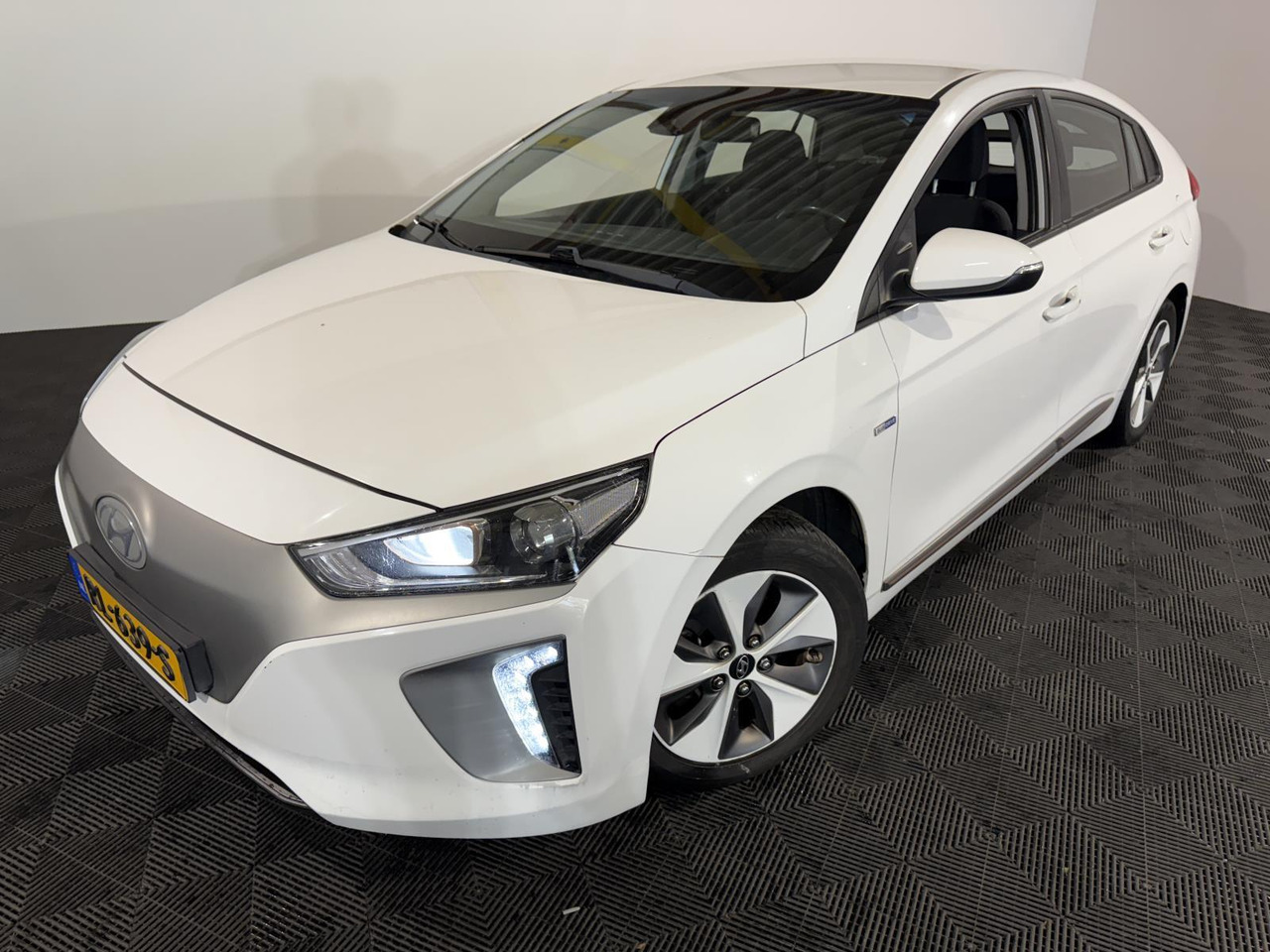 Kia | Stonic | 1.0 T-GDi DynamicLine | 2018 | 230.603 km | RL369S | Logisch - SUV: slika 1 Kia | Stonic | 1.0 T-GDi DynamicLine | 2018 | 230.603 km | RL369S | Logisch - SUV: slika 1
