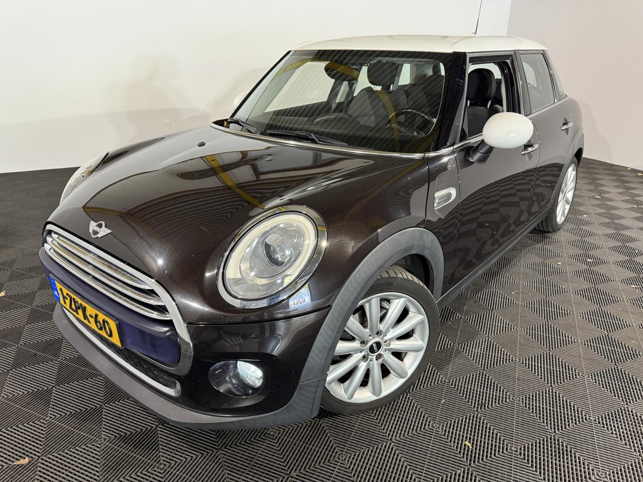 Mini | Mini | 1.5 Cooper Chili Business | 2015 | 201.355 km | 1ZPK60 | Logisch - Hečbek: slika 1 Mini | Mini | 1.5 Cooper Chili Business | 2015 | 201.355 km | 1ZPK60 | Logisch - Hečbek: slika 1