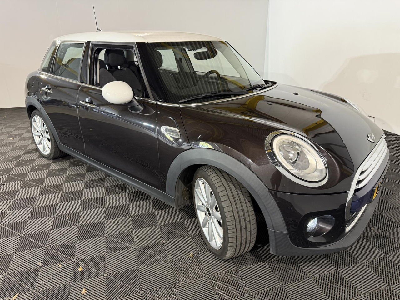 Mini | Mini | 1.5 Cooper Chili Business | 2015 | 201.355 km | 1ZPK60 | Logisch - Hečbek: slika 3 Mini | Mini | 1.5 Cooper Chili Business | 2015 | 201.355 km | 1ZPK60 | Logisch - Hečbek: slika 3