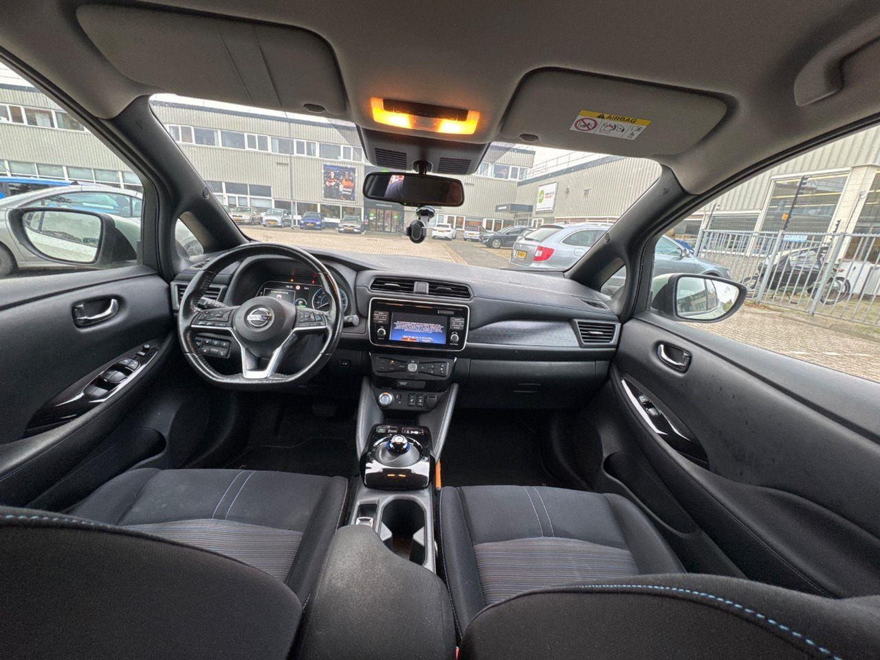 Nissan LEAF 2.ZERO EDITION 40 kWh | 2018 | 118.966 km | Automaat | SZ307T | NAP: Logisch - Hečbek: slika 5 Nissan LEAF 2.ZERO EDITION 40 kWh | 2018 | 118.966 km | Automaat | SZ307T | NAP: Logisch - Hečbek: slika 5
