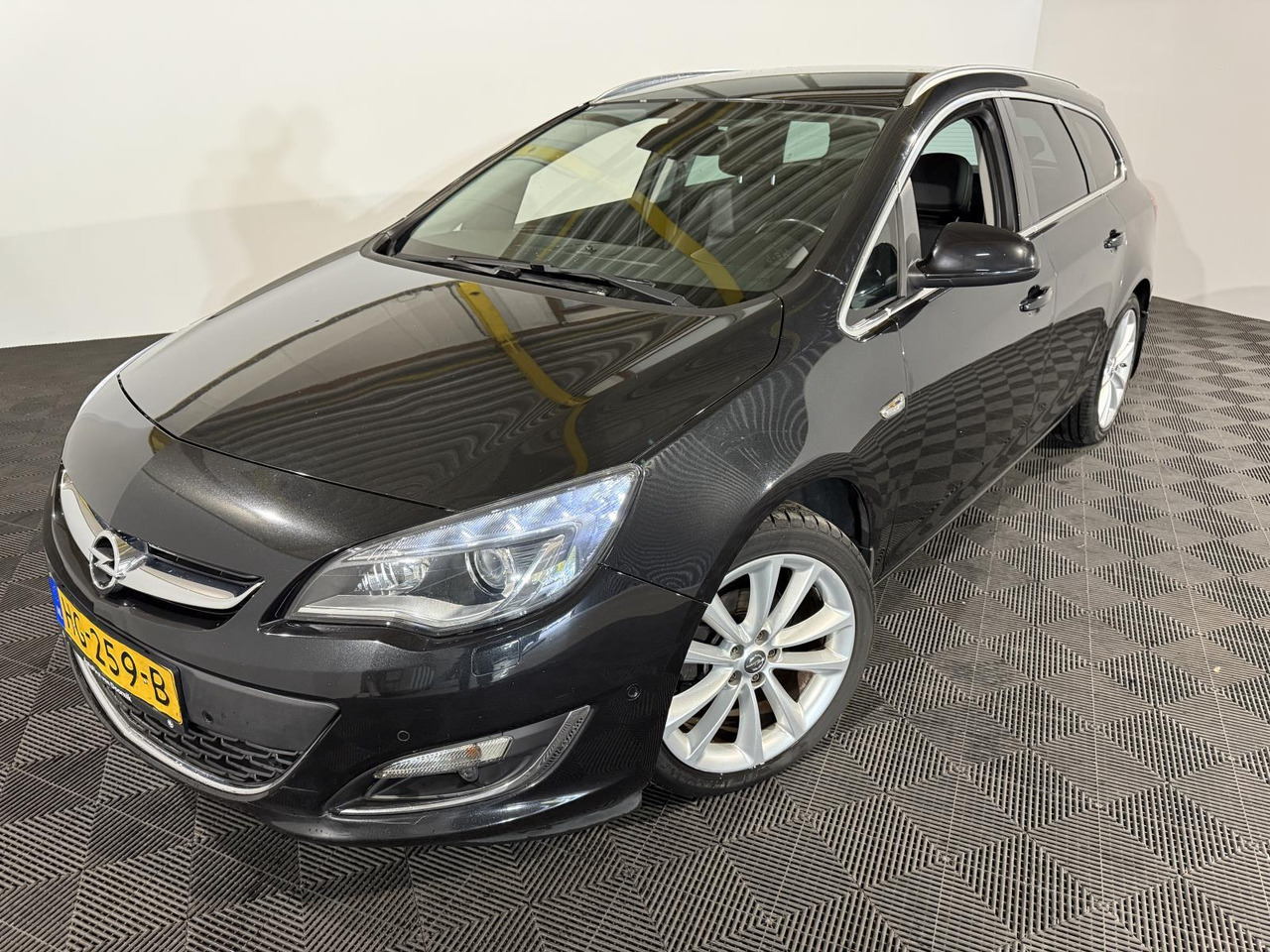 Opel | Astra Sports Tourer | 1.4 Turbo Sport + | 2015 | 218.258 km | HG259B | Logisch - Automobil: slika 1 Opel | Astra Sports Tourer | 1.4 Turbo Sport + | 2015 | 218.258 km | HG259B | Logisch - Automobil: slika 1