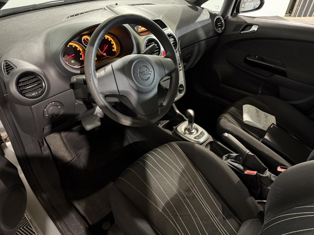 Opel | Corsa | 1.2-16V Cosmo Automaat | 2009 | 245.713 km | 45TJL8 | Geen oordeel - Hečbek: slika 3 Opel | Corsa | 1.2-16V Cosmo Automaat | 2009 | 245.713 km | 45TJL8 | Geen oordeel - Hečbek: slika 3