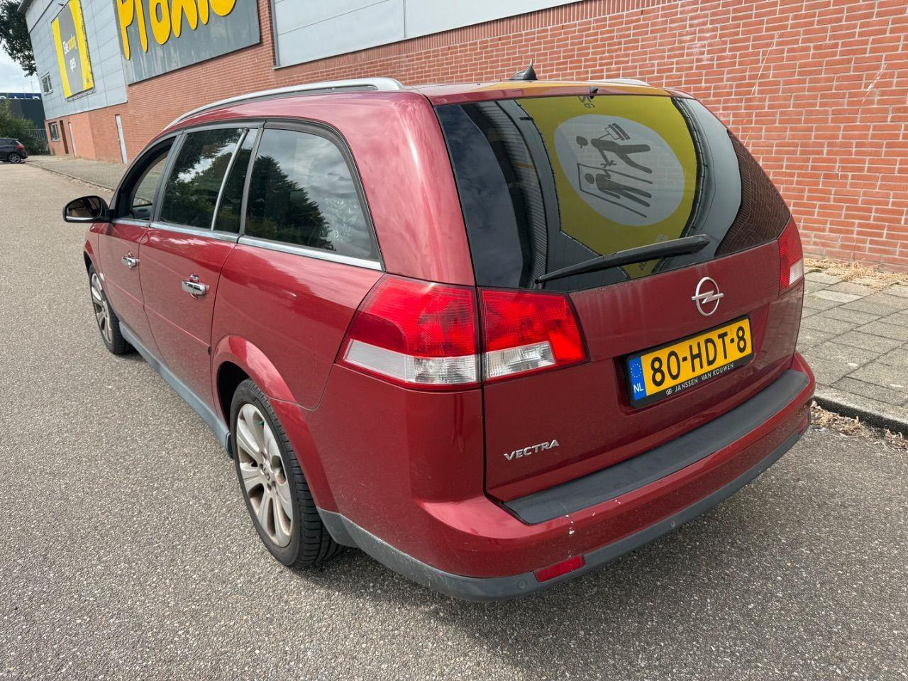Opel Vectra Wagon 1.8 - 16V Executive | 2008 | 148.010 km | Automaat | 80HDT8 | NAP: Logisch - Automobil: slika 3 Opel Vectra Wagon 1.8 - 16V Executive | 2008 | 148.010 km | Automaat | 80HDT8 | NAP: Logisch - Automobil: slika 3