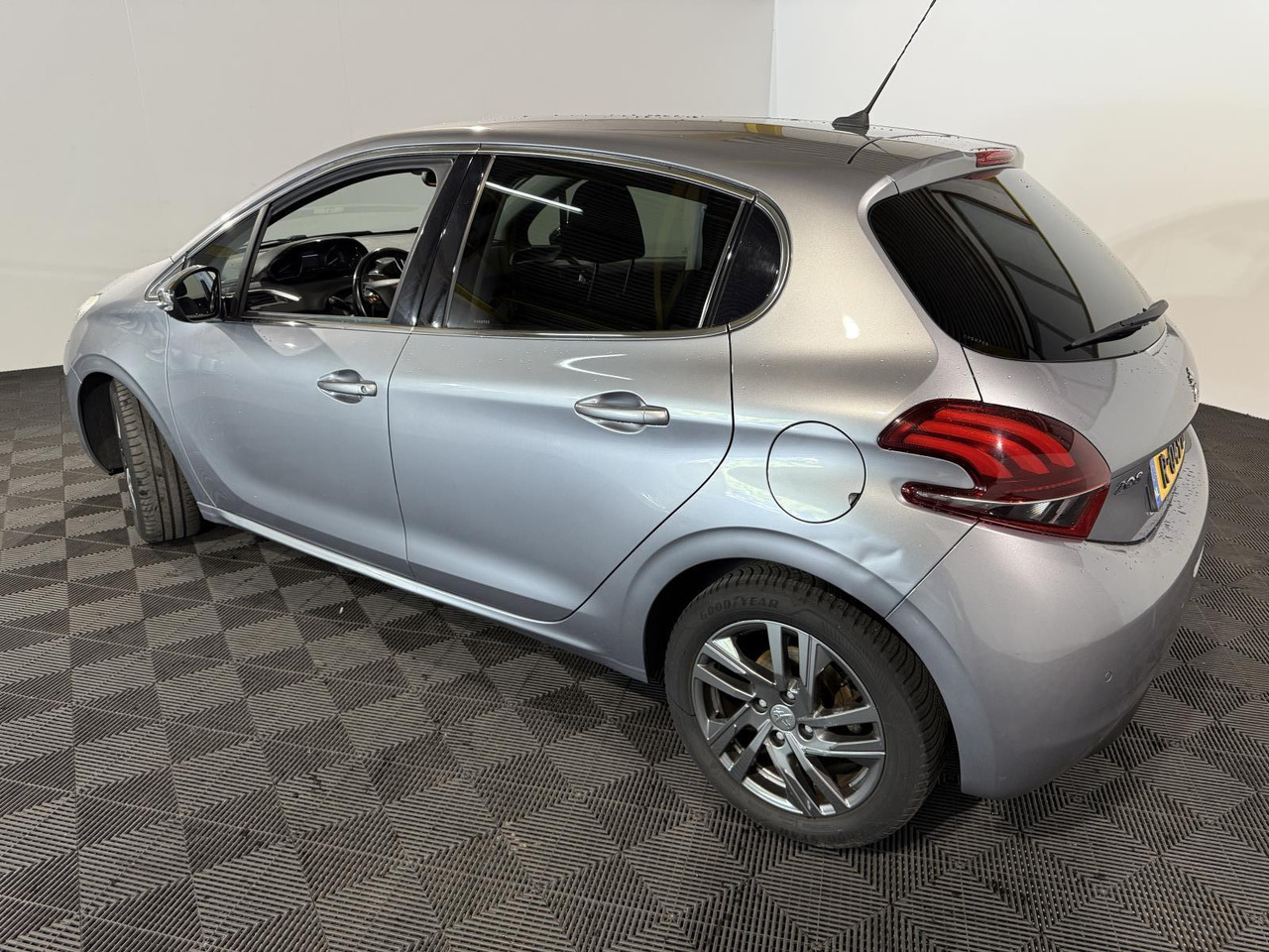 Peugeot | 208 | 1.5 BlueHDi Blue Lease Allure | 2019 | 183.354 km | R049BT | Geen oordeel - Hečbek: slika 3 Peugeot | 208 | 1.5 BlueHDi Blue Lease Allure | 2019 | 183.354 km | R049BT | Geen oordeel - Hečbek: slika 3