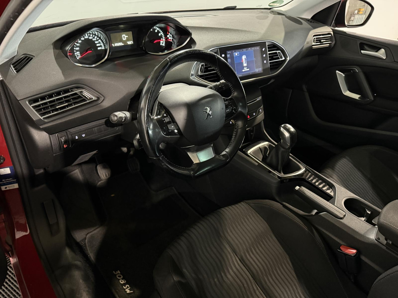 Peugeot | 308 SW | 1.2 PureTech Blue Lion | 2017 | 125.283 km | NL320L | Logisch - Automobil: slika 4 Peugeot | 308 SW | 1.2 PureTech Blue Lion | 2017 | 125.283 km | NL320L | Logisch - Automobil: slika 4