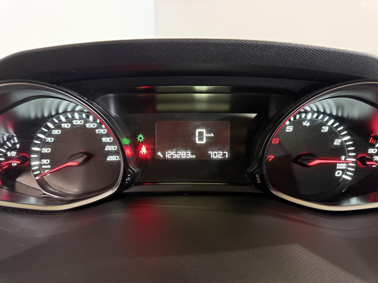 Peugeot | 308 SW | 1.2 PureTech Blue Lion | 2017 | 125.283 km | NL320L | Logisch - Automobil: slika 5 Peugeot | 308 SW | 1.2 PureTech Blue Lion | 2017 | 125.283 km | NL320L | Logisch - Automobil: slika 5