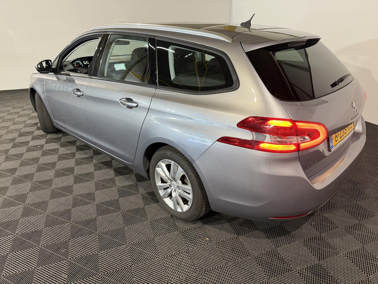 Peugeot | 308 SW | 1.2 e-THP Allure | 2015 | 158.352 km | 6ZJS05 | Logisch - Automobil: slika 5 Peugeot | 308 SW | 1.2 e-THP Allure | 2015 | 158.352 km | 6ZJS05 | Logisch - Automobil: slika 5