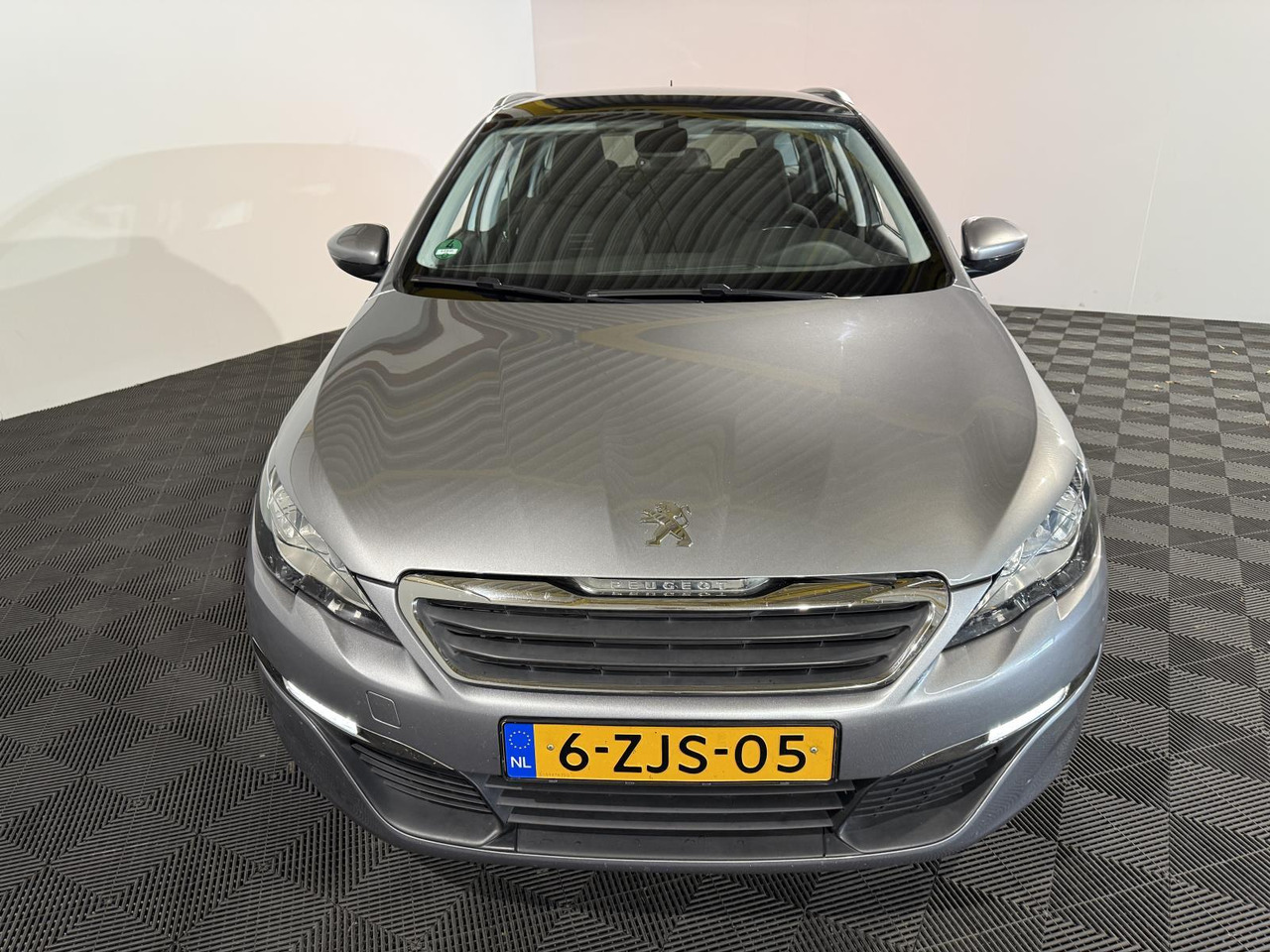 Peugeot | 308 SW | 1.2 e-THP Allure | 2015 | 158.352 km | 6ZJS05 | Logisch - Automobil: slika 4 Peugeot | 308 SW | 1.2 e-THP Allure | 2015 | 158.352 km | 6ZJS05 | Logisch - Automobil: slika 4