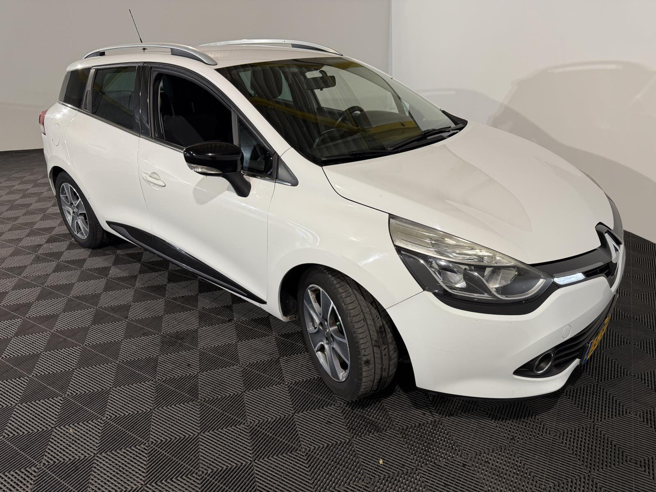 Renault | Clio Estate | 0.9 TCe Night&Day | 2014 | 176.858 km | 3ZBH50 | Logisch - Automobil: slika 4 Renault | Clio Estate | 0.9 TCe Night&Day | 2014 | 176.858 km | 3ZBH50 | Logisch - Automobil: slika 4