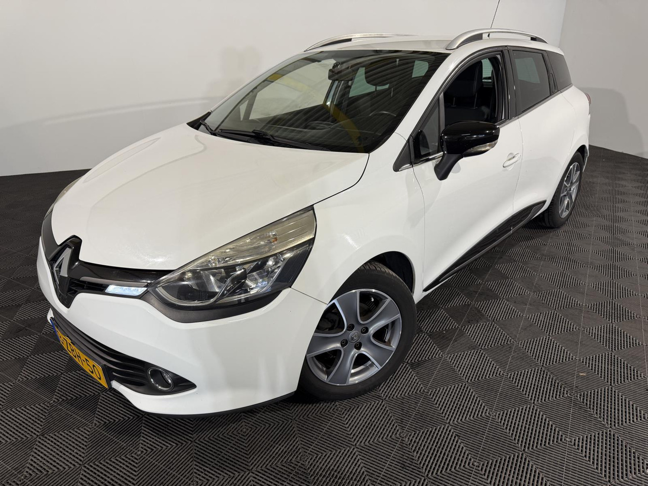 Renault | Clio Estate | 0.9 TCe Night&Day | 2014 | 176.858 km | 3ZBH50 | Logisch - Automobil: slika 1 Renault | Clio Estate | 0.9 TCe Night&Day | 2014 | 176.858 km | 3ZBH50 | Logisch - Automobil: slika 1