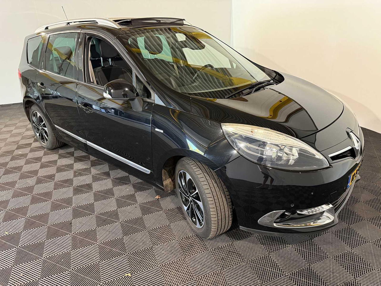 Renault Grand Scénic 1.2 Tce Bose | 2016 | 118.319 km | H-596-NV - Automobil: slika 5 Renault Grand Scénic 1.2 Tce Bose | 2016 | 118.319 km | H-596-NV - Automobil: slika 5