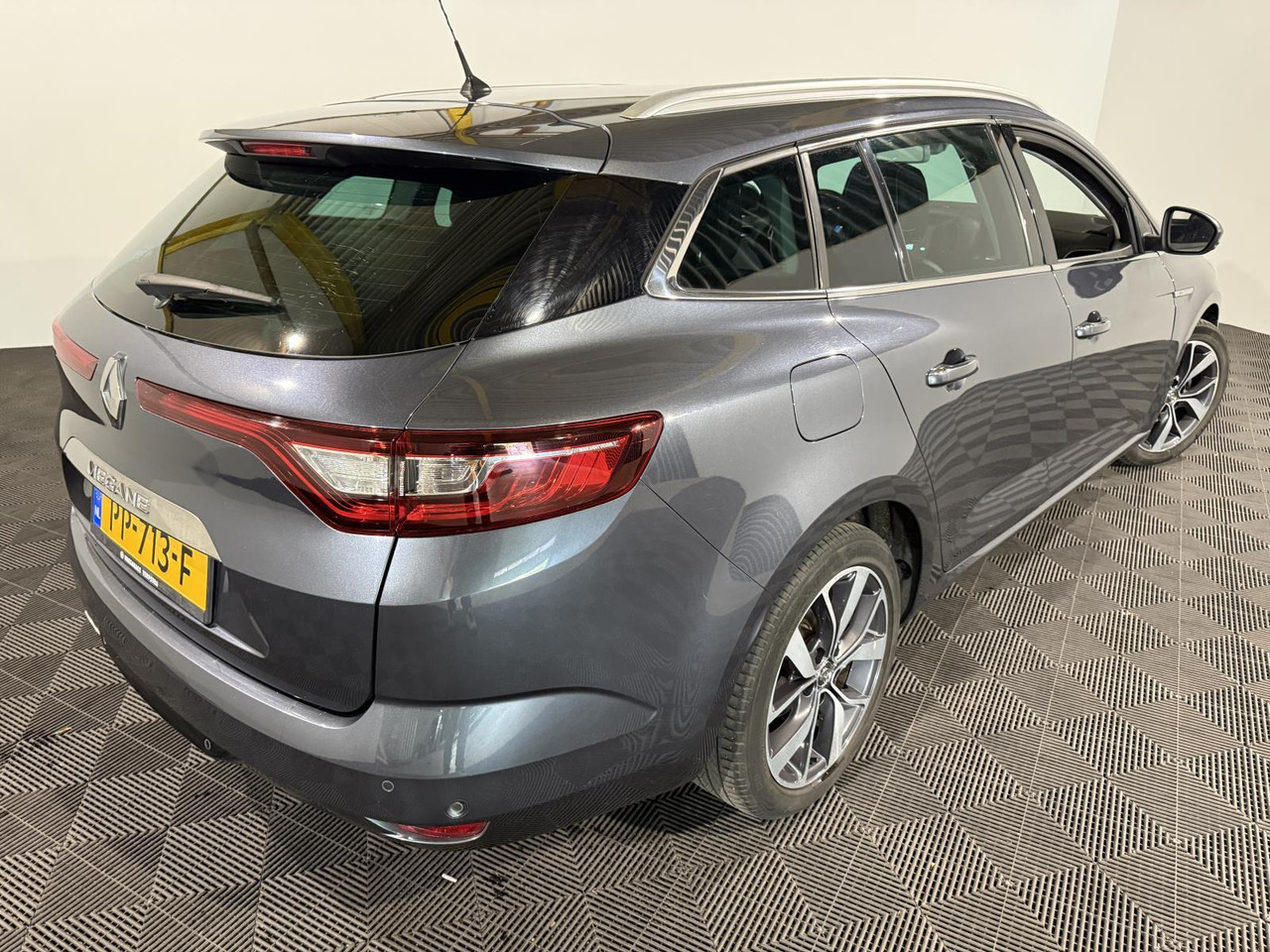 Renault | Mégane Estate | 1.2 TCe Bose | 2017 | 197.462 km | PP713F | Logisch - Automobil: slika 2 Renault | Mégane Estate | 1.2 TCe Bose | 2017 | 197.462 km | PP713F | Logisch - Automobil: slika 2