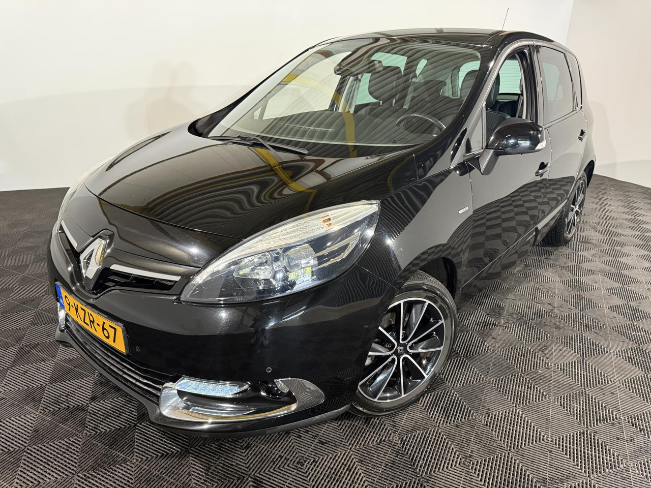 Renault | Scénic | 1.2 TCe Bose | 2013 | 103.433 km | 9KZR67 | Logisch - Automobil: slika 1 Renault | Scénic | 1.2 TCe Bose | 2013 | 103.433 km | 9KZR67 | Logisch - Automobil: slika 1