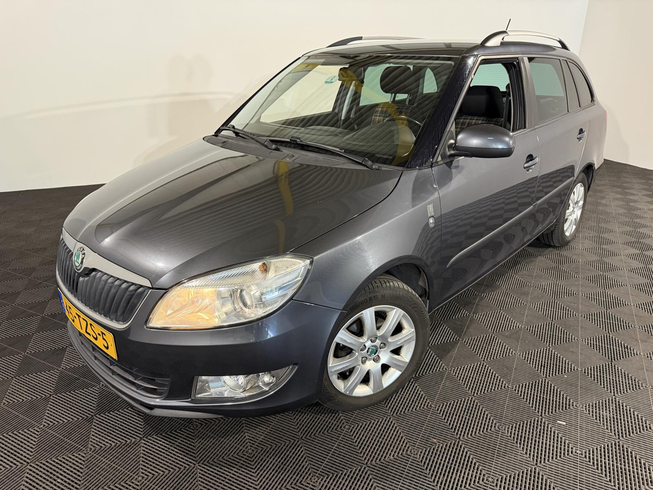 Skoda | Fabia Combi | 1.2 TSI Style | 2012 | 178.890 km | 45TZS5 | Logisch - Automobil: slika 1 Skoda | Fabia Combi | 1.2 TSI Style | 2012 | 178.890 km | 45TZS5 | Logisch - Automobil: slika 1