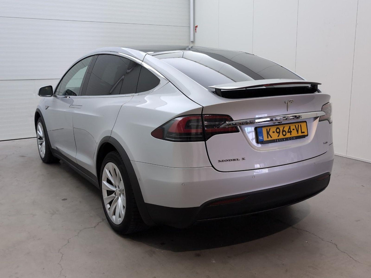 Tesla Model X 75D Base 6p. | 2016 | 186.701 km | Automaat | K964VL | NAP: Geen oordeel - SUV: slika 3 Tesla Model X 75D Base 6p. | 2016 | 186.701 km | Automaat | K964VL | NAP: Geen oordeel - SUV: slika 3