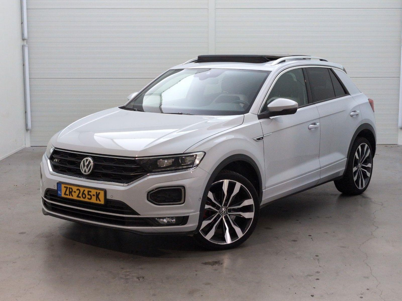 Volkswagen T-Roc 1.5 TSI Sport Business R | 2019 | 121.700 km | Automaat | ZR265K | NAP: Logisch - SUV: slika 1 Volkswagen T-Roc 1.5 TSI Sport Business R | 2019 | 121.700 km | Automaat | ZR265K | NAP: Logisch - SUV: slika 1