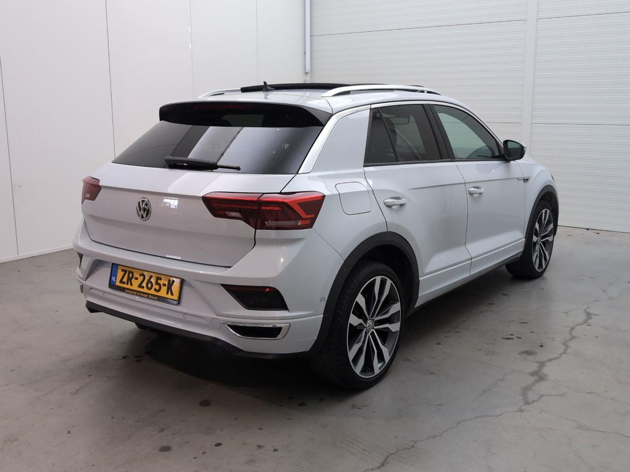 Volkswagen T-Roc 1.5 TSI Sport Business R | 2019 | 121.700 km | Automaat | ZR265K | NAP: Logisch - SUV: slika 4 Volkswagen T-Roc 1.5 TSI Sport Business R | 2019 | 121.700 km | Automaat | ZR265K | NAP: Logisch - SUV: slika 4