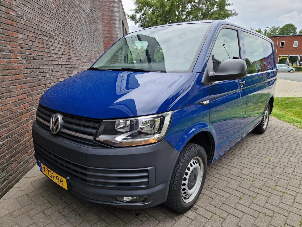Volkswagen | Transporter | 2.0 TDI L1H2 Highline | 2018 | 251.292 km | V731RR | Logisch - Dostavno vozilo sa duplom kabinom: slika 1 Volkswagen | Transporter | 2.0 TDI L1H2 Highline | 2018 | 251.292 km | V731RR | Logisch - Dostavno vozilo sa duplom kabinom: slika 1