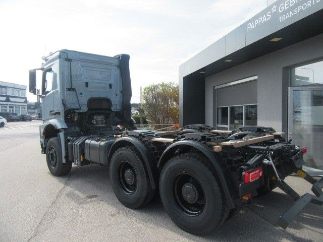 Mercedes-Benz Arocs 5 3351K 6x4 Fgst. neu - Kamion sa golom šasijom i zatvorenom kabinom: slika 4 Mercedes-Benz Arocs 5 3351K 6x4 Fgst. neu - Kamion sa golom šasijom i zatvorenom kabinom: slika 4