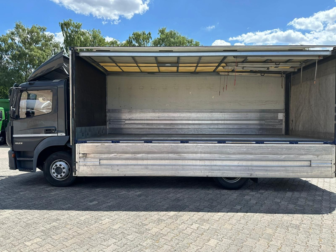 Mercedes-Benz Atego 1523/Klima/LBW/GT-Zertifiziert/2xAHK - Kamion za prevoz boca: slika 4 Mercedes-Benz Atego 1523/Klima/LBW/GT-Zertifiziert/2xAHK - Kamion za prevoz boca: slika 4