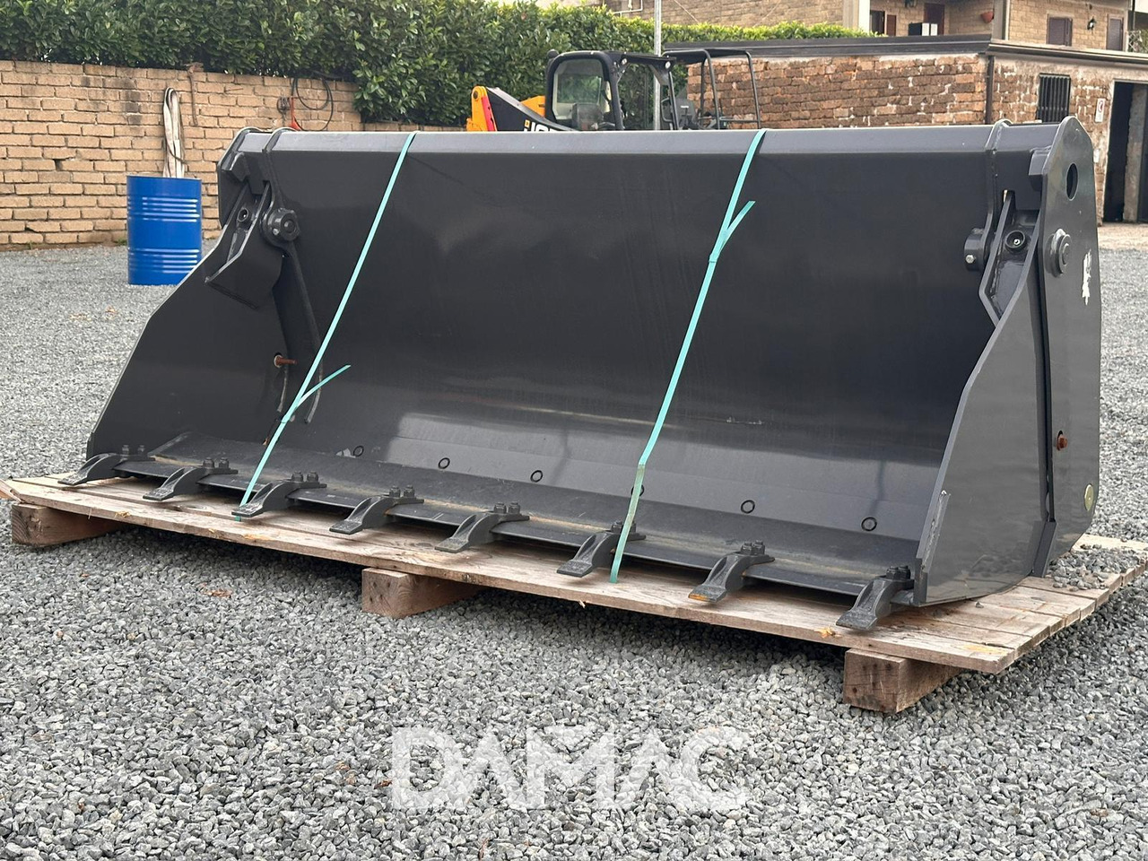 NEW HOLLAND 220 - Utovarna kašika: slika 2 NEW HOLLAND 220 - Utovarna kašika: slika 2