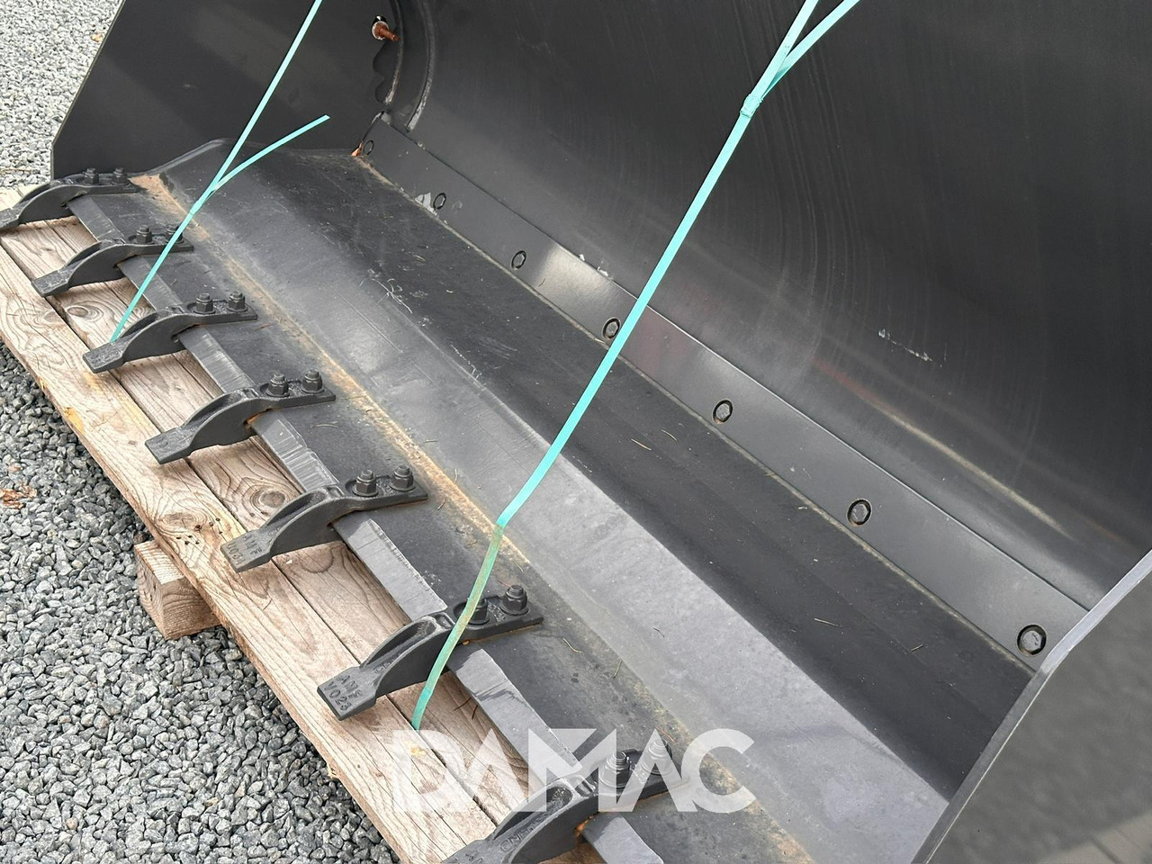 NEW HOLLAND 220 - Utovarna kašika: slika 3 NEW HOLLAND 220 - Utovarna kašika: slika 3