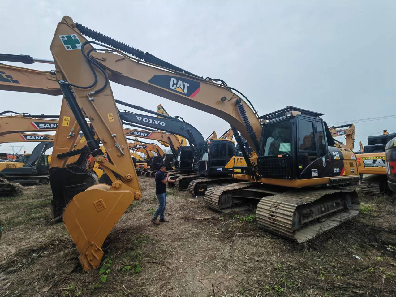 CATERPILLAR 320D2 - Bager guseničar: slika 1 CATERPILLAR 320D2 - Bager guseničar: slika 1